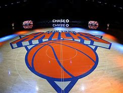 今晨体能课后，纽约尼克斯临场应变备战欧冠，质疑声仍在，赛季目标并未改变